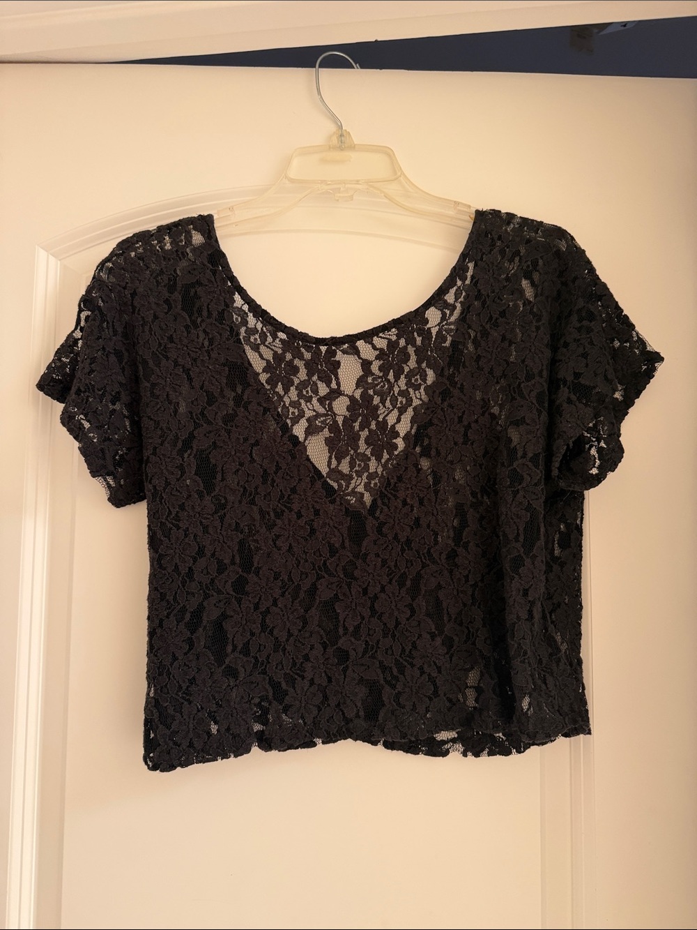 Black Floral Lace Cropped Top with V-Back